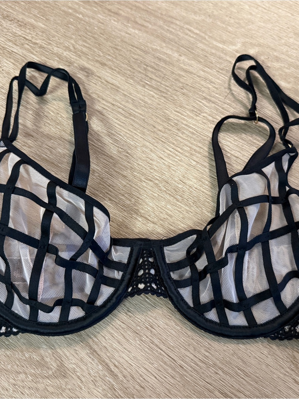 Brand New Victoria's Secret Very Sexy Unlined Demi Bra 32C